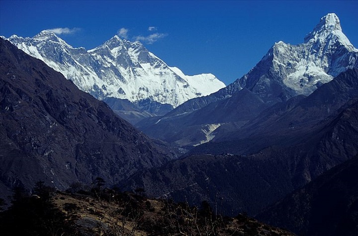 7203Nepal Mount Everest And Ama dablam