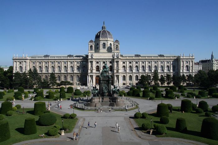 Фасад музея натуральной истории в Вене