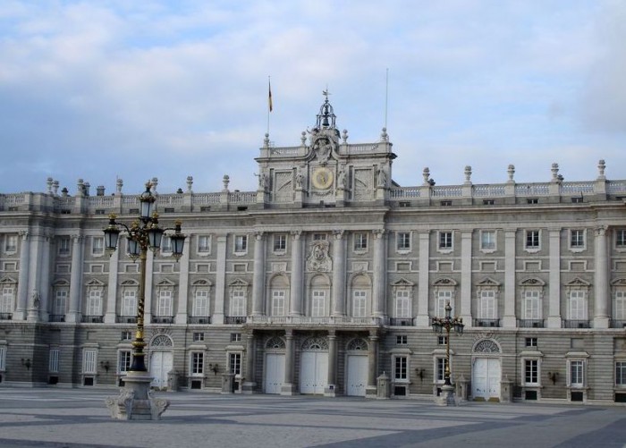 Парадный фасад Королевского дворца в Мадриде