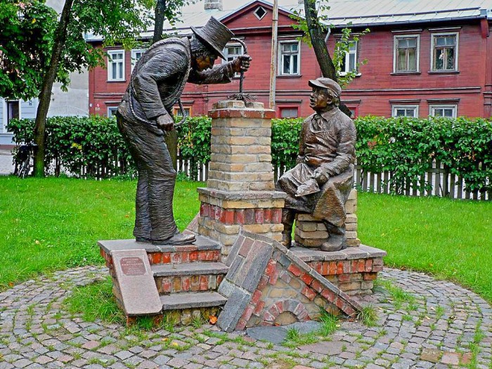 Памятник «Трубочист и каменщик» в Риге