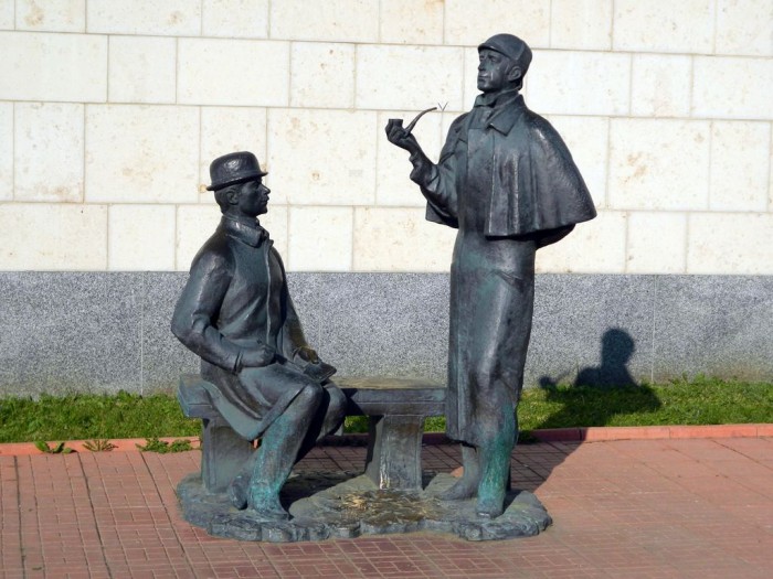 Cкульптура Шерлока Холмса и доктора Ватсона в Москве