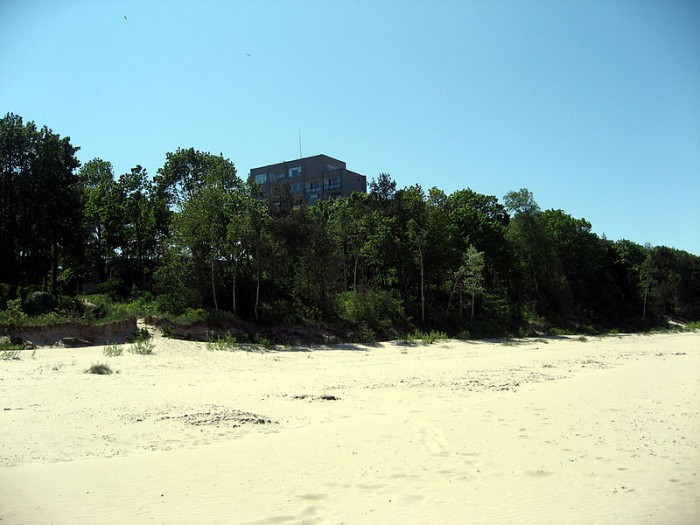 Пляжи Юрмалы известны своим нежным песком, фото Dezidor