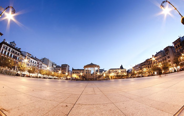 Главная площадь Памплоны, фото Yon Garin