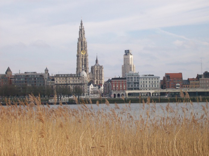 Вид на Антверпен с набережной, фото veestraeten_david
