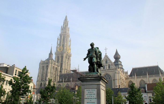 Памятник Рубенсу в Антверпене, фото Tania L