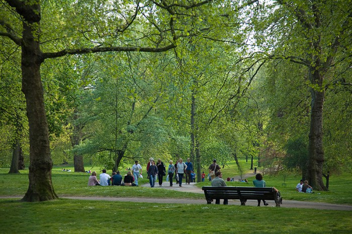 Лондонцы отдыхают в Грин-парке, фото Diliff