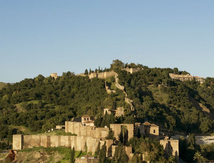 Вид на дворец Алькасаба и крепость Гибральфаро, фото RubiMA1