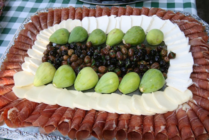 Негушский пршут с инжиром и сыром, фото L. Z.