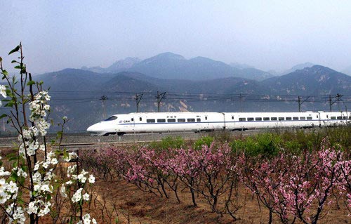 11-First-CRH-Train-or-China-Railway-High-speed-Train-with-300KMh-was-put-into-operation-in-2007