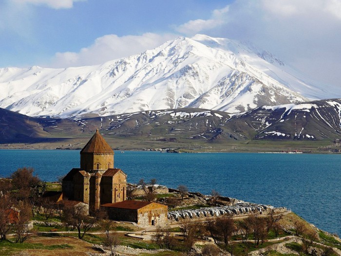 http://travel.biletyplus.ru/wp-content/uploads/2015/05/armenia-700x525.jpg