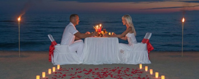 Romantic-Candlelit-Dinner-Beach-©-Emprize-Dreamstime-35363892-e1423065771928-1000x399