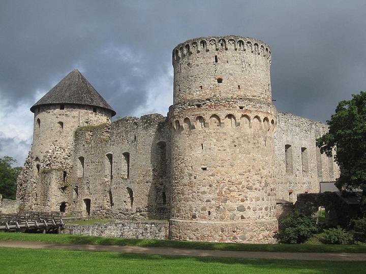 Cesis castle ruins Latvia-f-Yakikaki