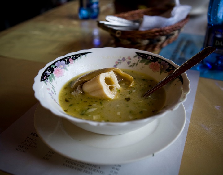 Где можно поесть супа. Картофельный суп Кальдо-де-папа.. Картофельный суп Кальдо-де-папа Чили. Эквадор Локро суп. Локро-де-Кесо.