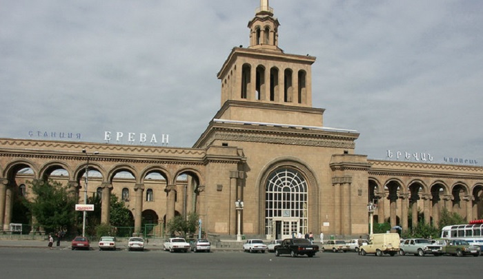 Ереванский вокзал, фото Bruno-Edouard Perrin