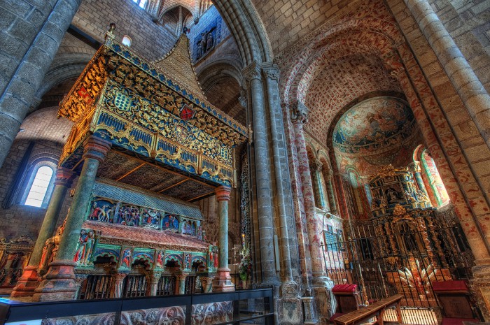 Внутри церкви Сан-Висенте, фото marcp_dmoz