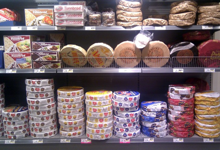 Специальный подсушенный хлеб в шведском гипермаркете, фото blacksapphire