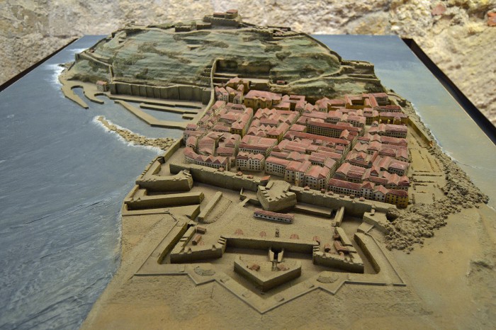 Модель в музее Сан-Себастьяна, фото Euskaldunaa