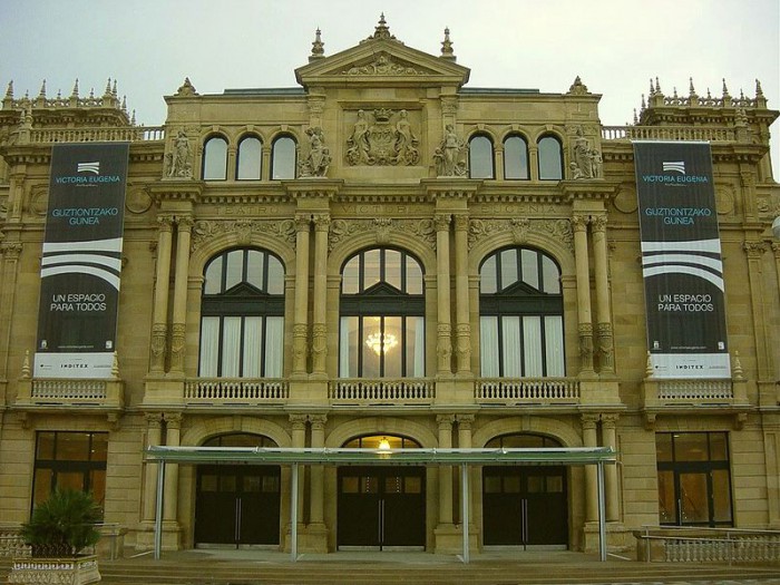 Фасад театра Виктории-Евгении, фото Generalpoteito