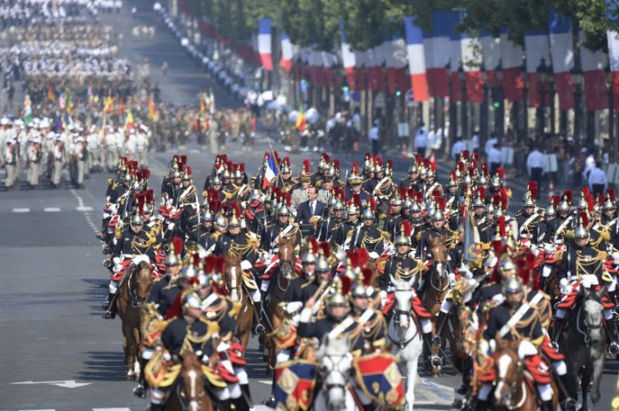 Торжественный военный парад в честь Дня взятия Бастилии