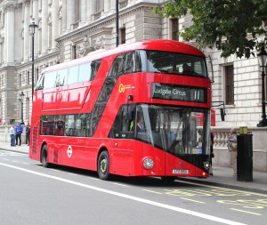 В лондонских автобусах больше не принимают наличные деньги