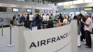 Французская авиакомпания Air France отменила больше половины своих перелетов в понедельник
